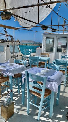 there are many tables and chairs on the boat