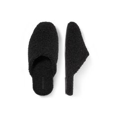 A slipper that’s a little fancy and a lot of fluffy. The memory foam footbed has the perfect amount of cush to sink into, while the bold all-over sherpa is guaranteed to elicit “oohs” from your guests and “ahhs” from your feet. Plus, a rubber outsole to help you stay steady while you dramatically (and fabulously) descend your grand staircase. Gift Guide Women, Slides Women, Dream Apartment, Grand Staircase, Reasons To Smile, Black 7, Shirt Accessories, Womens Slippers, Memory Foam