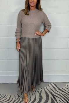 Women's solid color Long Sleeve Jumper & Pleated Bottom Dress Comfy Maxi Dress, Pullover Outfit, Mini Robes, Sweatshirt Fabric, Pleated Maxi Dress, Pleated Maxi, Round Neck Tops, Komplette Outfits