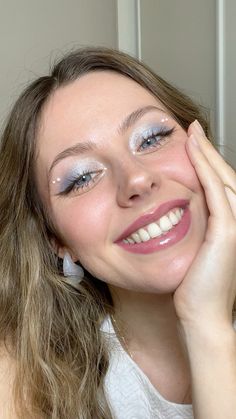 Jenna Rink Makeup, Mama Mia Makeup Look, Mamma Mia Makeup Looks, Disco Makeup Ideas, Mamma Mia Style Outfits, Mamma Mia Makeup Ideas, Mama Mia Makeup, Abba Makeup, Mamma Mia Makeup