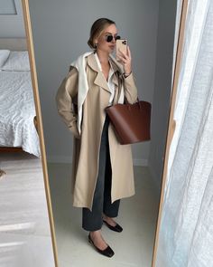 Fall Winter Outfit Ideas that You Must See | Cool Chic Efforless That Girl Outfit Ideas | Preppy outfits | Casual Cool Looks | September October November Looks | #outfitideas Traje Cowgirl, Chica Chola, Trench Beige, Summer Office Outfits, Vintage Wash Jeans, Latina Outfits, Chic Business Casual, High Waisted Dress Pants