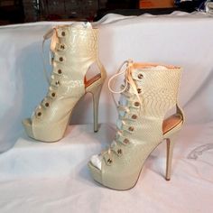 Beautiful Boss Lady Cream White W/ Snake Skin Print ,Open Toe, Peekaboo Back ,String Up Booties So Cute ,Perfect For Any Occasion In Excellent Condition New. Cream White Heels, Cream Lace-up Synthetic Heels, Scene Shoes, Cute Shoes Heels, Doll Aesthetic, Snake Skin Print, Aesthetic Shoes, Gold Cream, White Heels