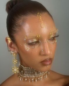 Instagram Gold Face Paint, Dope Makeup, Mermaid Makeup, Gold Makeup, Gold Face, Instagram Look, Fantasy Makeup