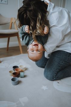 Фотосессия дома с маленьким ребенком, однотонный стиль, монохромный. Спокойная гамма. 
Голубой и белый цвет. Mom And Me Photos, Mother Son Photos, Mother Baby Photography, Mommy And Me Photo Shoot, Baby Milestones Pictures, Family Photos With Baby, Family Photoshoot Poses, Mother Son Photography, Maternity Photography Poses Pregnancy Pics