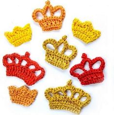 six crocheted crowns are arranged in the shape of hearts and two - tone colors