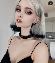 Neck Length Hair, Short Bleached Hair, Bob Hair Color, Ombre Hair Color, Bleached Hair, Hair Inspiration Color, Hair Color Trends, Aesthetic Hair, Ombre Hair