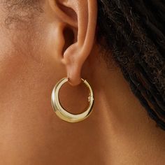 Unveil the allure of our Beast Golden Hoop Earrings – a daring choice for sophisticated women. Delight in the bold and versatile design, exuding strength and elegance. Metal: 14K Gold Vermeil / 925 Sterling Silver Dimensions: 25 mm / 0.98" x 20 mm / 0.79" Drop Dimensions: 25 mm / 0.98" Golden Hoop Earrings, Golden Hoops, Sophisticated Women, Types Of Buttons, Love Necklace, 14kt Gold, Gold Vermeil, Silver Necklace, Jewelry Design