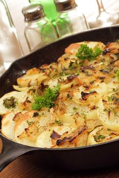 Mary Berry Lyonnaise Potatoes Aartappel Resepte, Lyonnaise Potatoes, Meal Sides, Savoury Meals, Sunday Roast Dinner, Dinner Fall, Chef Dishes, Foodie Lover, Mary Berry Recipe