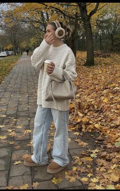 Cozy Cardigan Outfit Winter, Autumn Outfits Hijabis, Fall Cardigan Outfits Aesthetic, Sweedish Girls Style Winter, Outfit Ideas Winter Casual, New York City Outfits Winter, Cozy Fit Fall Cardigan, Vinter Mode Outfits