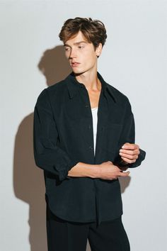 Pleated Shirt Outfit Men, Mens Casual Button Down Shirts Outfit, Relaxed Fit Shirt Men, Men’s Black Button Down Shirt Outfit, Mens Black Button Up Outfit, Dark Complexion Men Outfit, Guy Portrait Poses, Loose Button Up Shirt Outfits Men, Men’s Oversized Shirt