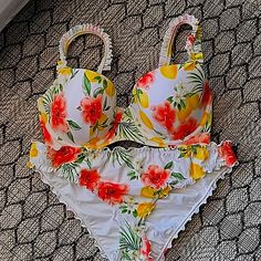 Washed And Never Used Bikini Size L Bra 34dd Yellow Lined Swimwear For Vacation, Yellow Lined Swimwear For Summer, Yellow Underwire Swimwear For Spring, Yellow Underwire Swimwear For Summer, Shades For Women, Women Swimsuits, Green Yellow, Womens Swim, Pajamas