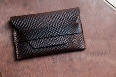 Card holder handmade in Florence, Tuscany, in genuine Shell Cordovan horse leather, one of each type. Flat card holder, for special occasions, elegant clothes, when you need a low profile card holder that won't stand out in a suit trouser pocket. it holds up to 3/4 cards, personally I can insert folded cash and some coins but it is not made for this. Shell Cordovan is a horse leather obtained through a very long and difficult process, resulting in one of the best leathers in the world with impressive durability and a strong characteristic smell of leather and notes of wood and resin. Available in different leathers and colors, write privately for information and commissions. THE PHOTOS ARE PART OF THE DESCRIPTION. THE PRODUCT IN THE PICTURE IS EXACTLY WHAT YOU WILL RECEIVE. 🇬🇧ENGLISH TRA Modern Handmade Brown Card Holder, Handmade Brown Wallet For Formal Occasions, Florence Tuscany, Elegant Clothes, Trouser Pocket, Money Clip Wallet, Nice Leather, Paper Money, Elegant Outfit