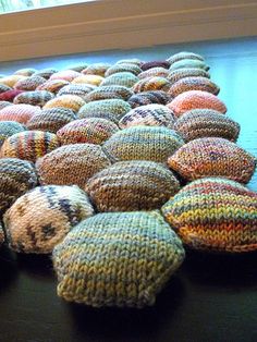 many knitted balls are laying on the floor