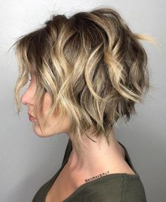 Short Wavy Choppy Bob Wavy Bob Long, Chunky Blonde Highlights, Balayage Bob, Short Wavy Bob, Wavy Bob Haircuts, Messy Bob Hairstyles, Wavy Bob Hairstyles, Hairstyle Tutorials, Choppy Bob Hairstyles