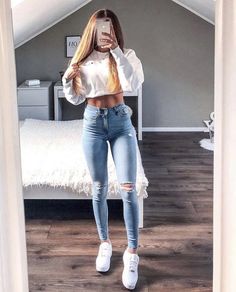 White Hoodie Outfit, Late Summer Outfits, Best Jeans For Women, Pinterest Outfits, Hoodie Outfit, Teenager Outfits, Winter Trends, Sporty Outfits, Best Jeans