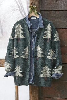 Just the thing if you’re pining for that cozy-cabin feeling. Soft and plush, with lofty yarns and a nature-walk vibe – with a jacquard fir tree motif all over. Ribbed trim and dropped shoulders. Women's Winter Fashion, Cardigan Green, Ladies Style, Latest Sweater, Nature Walk, Sweater Layering, Fir Tree, Plus Size Sweaters, Cozy Cabin