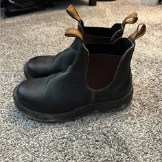 Men’s Blundstone Boots Work Series #172 Stout Brown Us 9 / Uk 8. Leather With Steel Toe. Lightly Worn, Great Condition. Some Small Scuffs On The Toe Box. Would Clean Up Great! Smoke And Pet Free Home. Shipped Same Or Next Day. Message Any Questions. Outdoor Work Chelsea Boots With Reinforced Toe, Outdoor Work Boots With Rubber Toe Cap, Rugged Chelsea Boots With Reinforced Round Toe, Mens Blundstone, Blundstone Shoes, Blundstone Boots, Work Boots, Clean Up, Chelsea