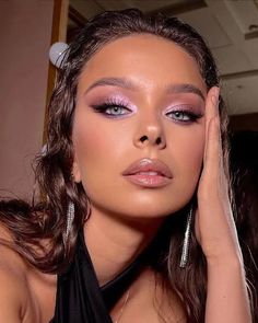 Purple Dress And Makeup, Lila Makeup Looks, Lilac Prom Dress Makeup, Formal Purple Makeup, Light Purple Wedding Makeup, Makeup Looks For A Purple Dress, Purple Makeup Natural, Eye Makeup For Lilac Dress