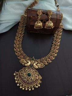 Muhurtham Jewellery, Antique Haram Designs Gold, Long Haram Gold Jewellery Designs, Kasula Peru, Nakshi Jewellery, New Necklace Designs, Latest Gold Ring Designs, Mango Mala, Short Necklaces