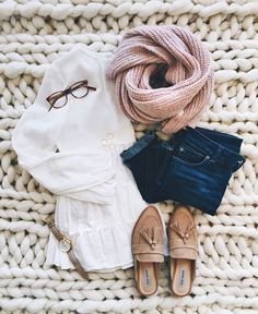 Cozy-chic Instagram Roundup | livvylandblog on Instagram Paris Mode, Outfits Fall, Jeans Outfit, Mode Inspo, Clothes And Accessories, Inspiration Mode, Fashion Mode, Outfits Summer