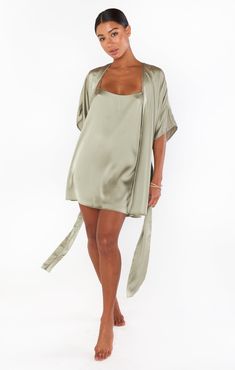 This fluttery robe is a bridal suite essential! Relaxed and smooth to the touch, it's perfect for the bride and her girls to wear while getting ready for the wedding. Bridesmaids Getting Ready Sweats, Bridal Slip Dress Getting Ready, Getting Ready Outfits For Wedding, Bridal Getting Ready Outfit, Wedding Day Getting Ready Outfit, Getting Ready Wedding Outfit, Bridesmaid Getting Ready Outfit, Bride Getting Ready Outfit, White Bridal Lingerie