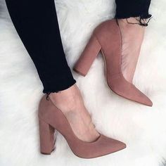 High Heel Stiefel, Heels Classy, Classic Pumps, Fashion Heels, Crazy Shoes, Pretty Shoes, Shoe Obsession, Dream Shoes