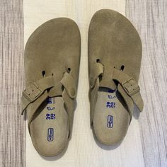 New Birkenstock Clogs. Faded Khaki. Birkenstock Khaki Clog, Birkenstock Clog, Birkenstock Clogs, Birkenstock Shoes, Khaki Color, Mule Clogs, Mules Shoes, Birkenstock, Clogs