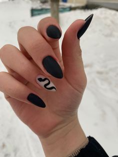 Pink Black Nails, Aqua Nails, Unghie Sfumate, Kutek Disney, Cow Nails, Black Acrylic Nails, Spring Nail Designs, Work Nails, Casual Nails