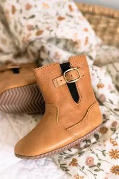 Boots Fall Ankle, Love Bug, Minimalist Shoes, Baby Moccasins, Moccasin Boots, Mommy And Me Outfits, Desert Sand, Riding Boot, Barefoot Shoes