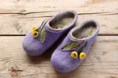 'Violet meadow'Product description:Our felt slippers are totally handcrafted of 100% pure wool with warm water, soap, love and care. The sole, made of craft foam, is firmly glued. Felted slippers are extremely solf, light, comfortable  and long-wearing. It will serve you trully for long years. Each pair of slippers is whole-felted and is handmade. None of the manifacturing techniques are being used. Thus your slippers will be unique even if there’s a certain likeness with the others from the mod Felt Slip-on Slippers With Soft Sole, Felt Clogs With Rubber Sole And Round Toe, Comfortable Felt Clogs With Round Toe, Felt Slip-on Clogs With Rubber Sole, Felt Clogs With Rubber Sole Slip-on, Comfortable Felt Clogs With Closed Toe, Slip-on Felt Clogs With Rubber Sole, Comfortable Closed Toe Felt Clogs, Casual Closed Toe Felt Slippers