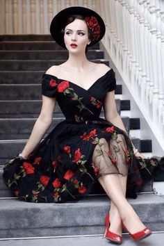 Stile Pin Up, Couture Dior, Moda Pinup, Idda Van Munster, Mode Retro, Mini Prom Dresses, Black Homecoming Dress, Formal Ball Gown, Chique Outfits