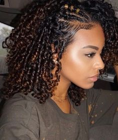 Curly Hairstyle Ideas, Styles For Natural Hair, Medium Length Curly Hair, Braids Styles, Curly Hair Photos, Afrikaanse Mode, Pinterest Hair, Natural Hair Styles Easy, Beautiful Curls