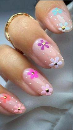 Fiesta Inspired Nails, Spring Nails French Tip With Flowers, Easy Flower Nails, Easter Nail Art Ideas, Nail Art Fleur, Easter Nail, Easter Nail Art, Gel Nail Art Designs, Diy Acrylic Nails