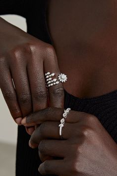 Pearl Aesthetic, Graff Diamonds, Middle Fingers, Diamond Choker Necklace, Jewels Rings, Gold Diamond Ring, Expensive Jewelry