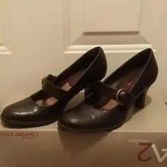 Very Comfortable Aerosoles Mary Jane Heels. Chocolate Crocodile Looks Perfect With Slacks Or Skirt. Never Worn. Aerosoles Shoes, Mary Jane Heels, Shoes Color, Shoes Shoes, Mary Janes, Shoes Women Heels, Shoes Heels, Size 6, Women Shoes