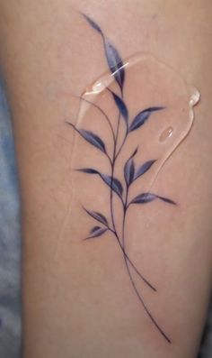 a tattoo on the side of a woman's leg