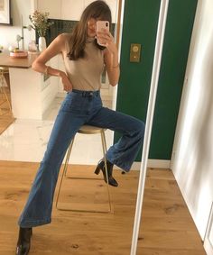 Sezane Brut Jeans Outfit, Wide Leg Jean Outfits, Wide Leg Jeans Outfits, Look Kylie Jenner, Big Jeans, Wide Leg Jeans Outfit, Paris Mode, Jean Flare, Looks Street Style