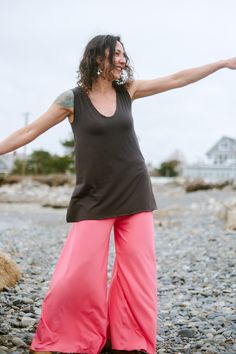 the HELLO is the most flattering hi-low tank around! it features.. built in shaper for extra comfort + support generous stretch in sleeves + torso fits at pant line with lower drop in back for hi-low affect side slits to flatter high hips or use to tie lightweight tissue modal for keeping you cool + stylish all day long can be worn reversible for a different silhouette can be worn backwards for higher neck our cooling tissue weight fabric comforts and breathes 90% modal beechwood rayon 10% yummy Casual Tank Top With Built-in Bra And 4-way Stretch, Casual 4-way Stretch Tank Top With Built-in Bra, Stretch Bottoms For Layering In Summer, Versatile Tank Top With 4-way Stretch For Summer, Versatile Stretch Tank Top For Pilates, Spring Tank Top For Pilates, Stretch Tank Top For Pilates In Summer, Stretch Tank Top For Pilates And Summer, Summer Seamless Tank Top For Pilates