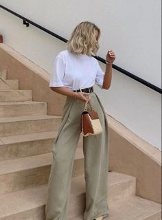 Outfit Primavera, Fashion Mistakes, Style Mistakes, Work Wardrobe, Girly Fashion, Summer Trends, European Fashion, Work Outfit, Chic Outfits