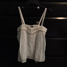 American Eagle Flowy Tank. Size Small. Nwt. Gauze Material. Casual White Camisole For Daywear, White Bohemian Cotton Camisole, White Lace Trim Camisole Casual Style, White Lace Trim Casual Camisole, White Cotton Camisole For Vacation, Casual Cream Camisole For The Beach, Thrift Finds Clothes, Sabrina Concert, Spaghetti Top