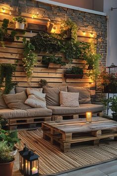 Rustic pallet lounge haven for a budget-friendly patio Simple Outdoor Living Space, Temporary Backyard Ideas, Backyard Seating Ideas On A Budget, Backyard Redesign, Outdoor Seating Ideas, Italian Cottage, Small Backyard Decks, Ideas Terraza