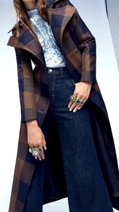 Summer Trousers, London Spring, Moda Chic, Mode Casual, Temperley London, Looks Street Style, Spring Wardrobe, Trench Coats