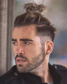 Introducing a fade to long hair can look cool and contemporary, if you choose the right style. These modern long hair fade haircuts get the contrast right. Knot Hairstyles, Top Knot Hairstyles, Man Bun, Hairstyles For Men, Top Knot, Hair Types, Knot, Hairstyles, For Men