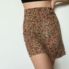 Cute retro print high waist short floral short skirt A-line skirt on Storenvy Short Vintage Skirts, Short Floral Skirt, Floral Short Skirt, Croatian Summer, Floral Skirt Outfits, Vintage Summer Outfits, Tv Wall Decor Ideas, Skirt Aesthetic, High Waist Short