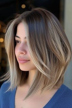 Lob Cut with Blonde Balayage Highlights on Dark Hair Balayage Ideas, Short Hair Highlights, Blonde Hair Transformations, Balayage Hair Blonde, Blonde Hair With Highlights, Hair Color Highlights