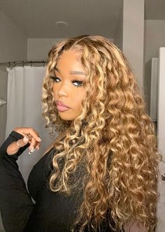 Curly Blonde Hair Lace Wig, Hair Color For Morena Skin, Blonde Highlights Curly Hair, Curly Highlights, Blonde Curly Wig, Highlights Curly Hair, Honey Blonde Highlights, Blonde Curly Hair, Blonde Curls