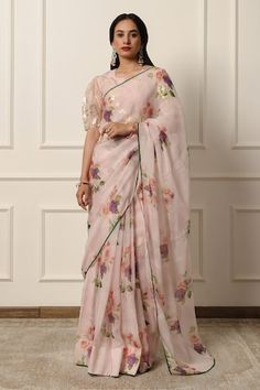 Blush pink saree featuring floral print with contrast green piping on the hem. Comes with an unstitched blouse piece. - Aza Fashions Floral Organza Saree, Off White Saree, डिजाइनर कपड़े, Designer Sarees Wedding, Floral Saree, Fancy Sarees Party Wear, Hot Pink Floral, White Saree, Saree Designs Party Wear