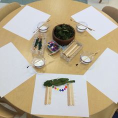 the table is set up with paper, pencils, markers and other crafting supplies