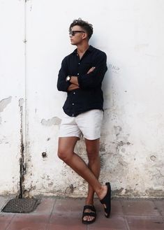 Vacation Outfits Men, Beach Outfit Men, Birkenstock Outfit, Look Jean, Mens Summer Outfits, Stylish Men Casual, Hipster Mens Fashion, Camisa Social, Smart Outfit