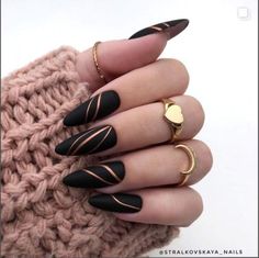 Wolverine Nails, Black And Gold Nails, Sophisticated Nails, Colors Nails, Gold Nail Art, Matte Nails Design, Polish Ideas, Black Nail Designs, Designs Nail